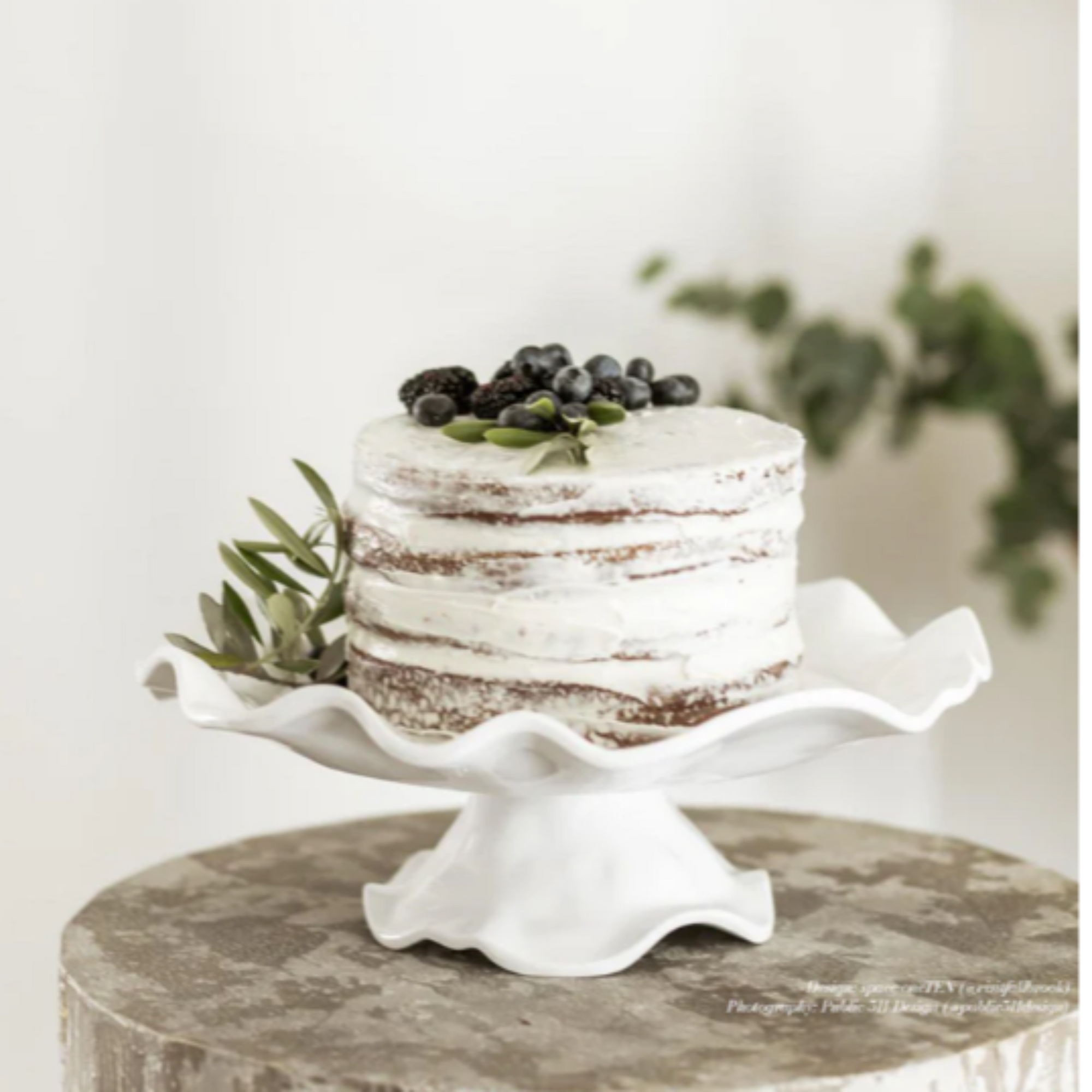 VIDA Havana Pedestal Cake Plate, White