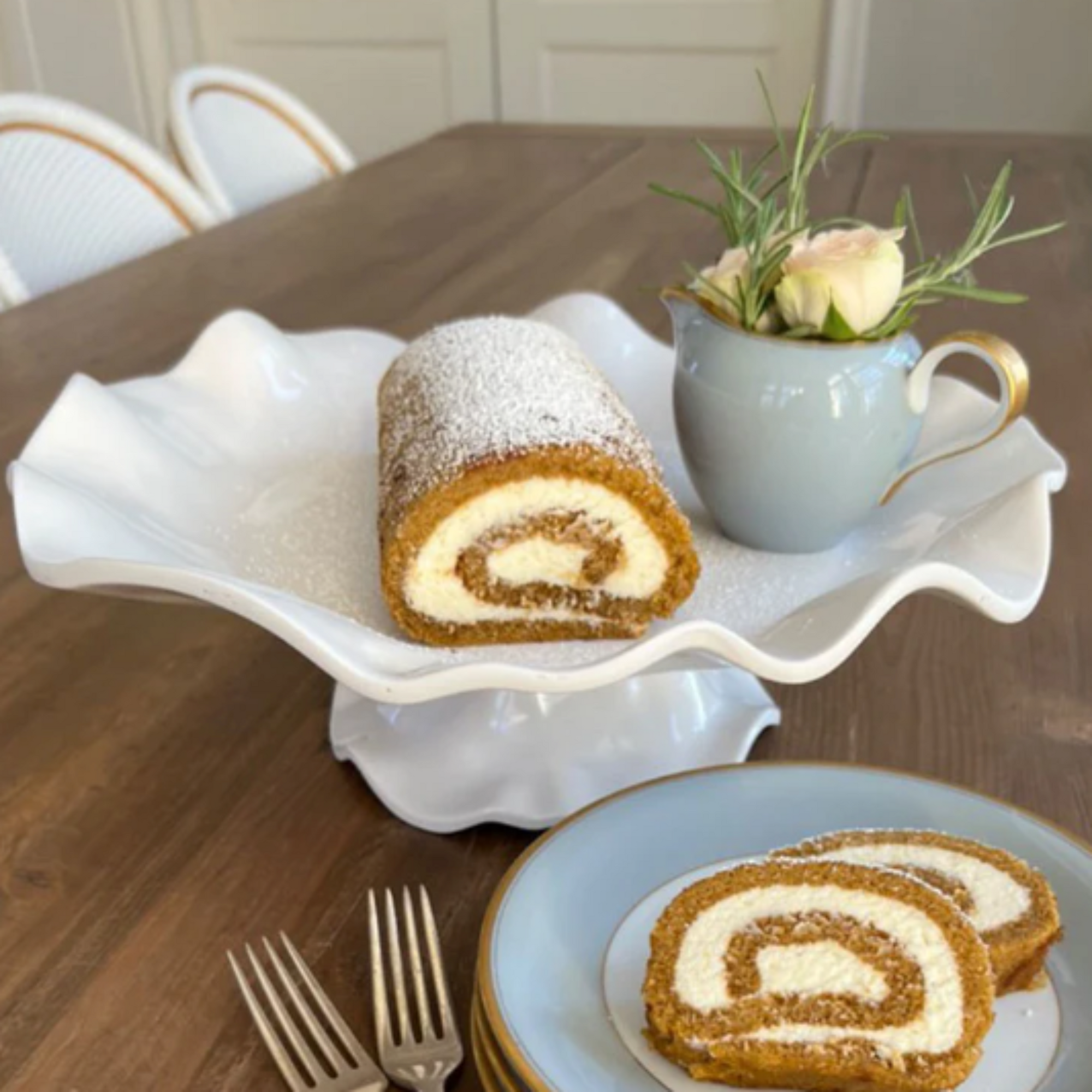 VIDA Havana Pedestal Cake Plate, White