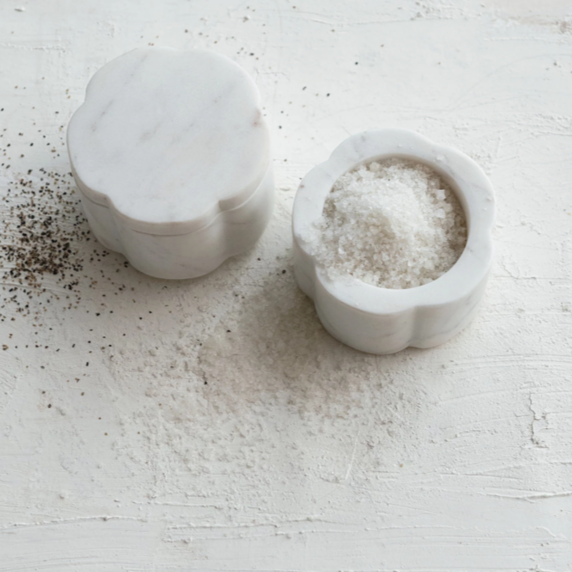 Marble Scalloped Stackable Pinch Pots w/ Lid, Set of 2